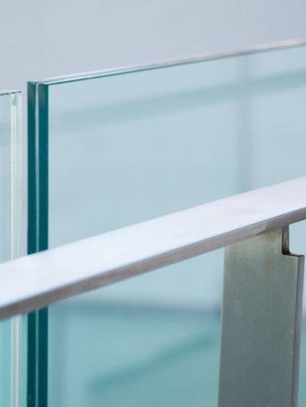 64603f6975a21d411dc26e8a_glass-railings2-p-800